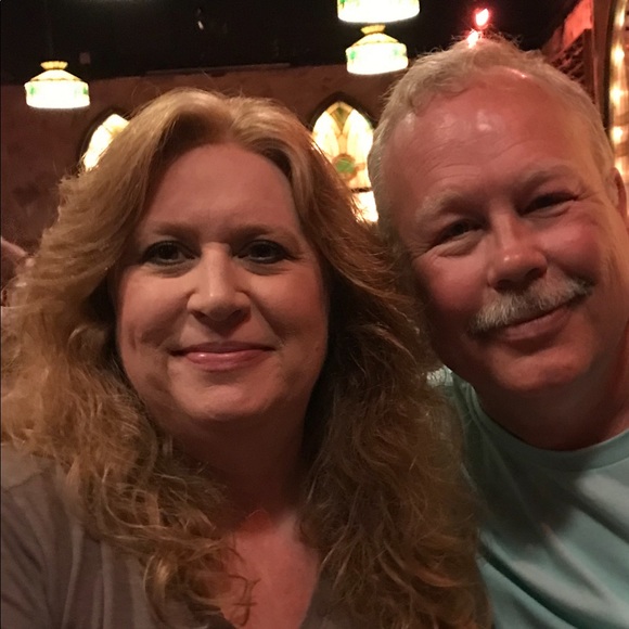 Meet your Posher, Christie - Picture 1 of 2